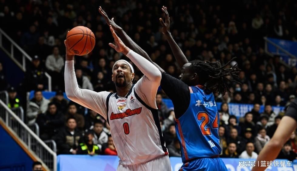 世界杯官方客户端下载-104比76狂胜28分！广东送辽篮苦主17连败：斩获1000胜杜锋笑了