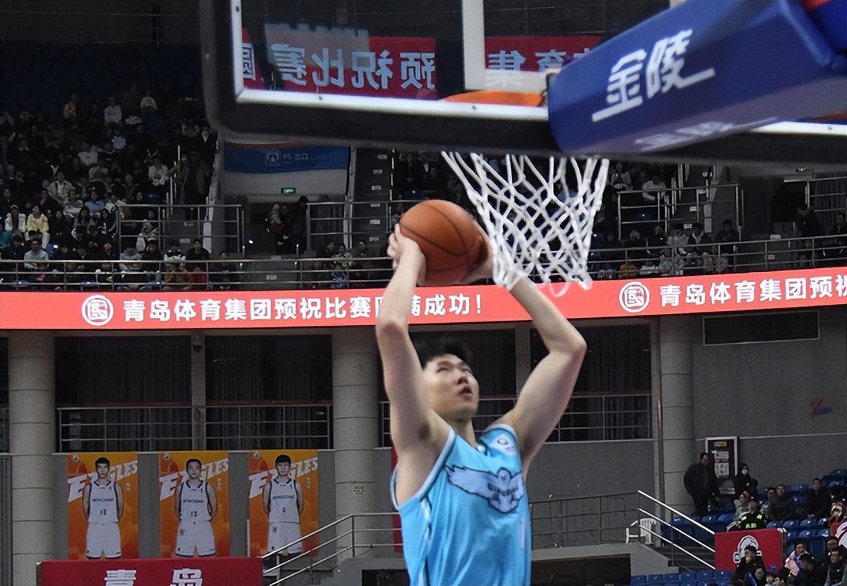 世界杯官方客户端下载-7分险胜！青岛男篮力克广州 首发齐上双+米奇两双 郭艾伦空砍25分